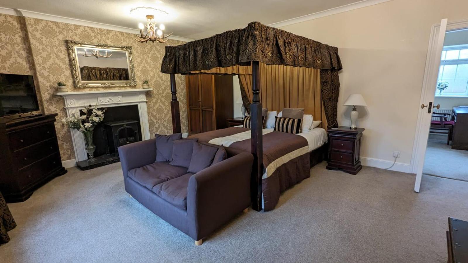 East Ayton Lodge Hotel, スカーバラ エクステリア 写真